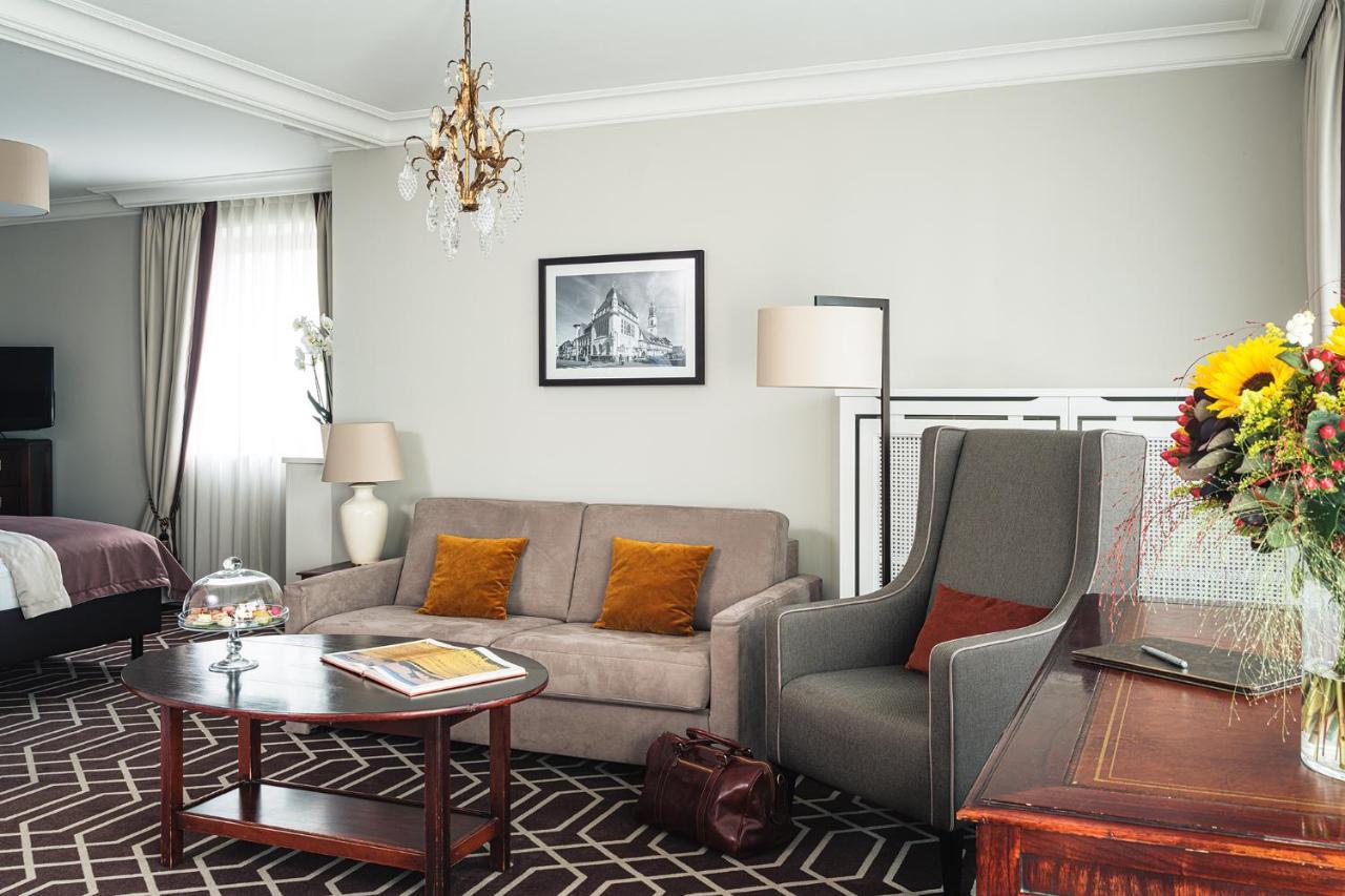 Althoff Hotel Fuerstenhof Celle Zewnętrze zdjęcie A suite at the Hotel de Crillon