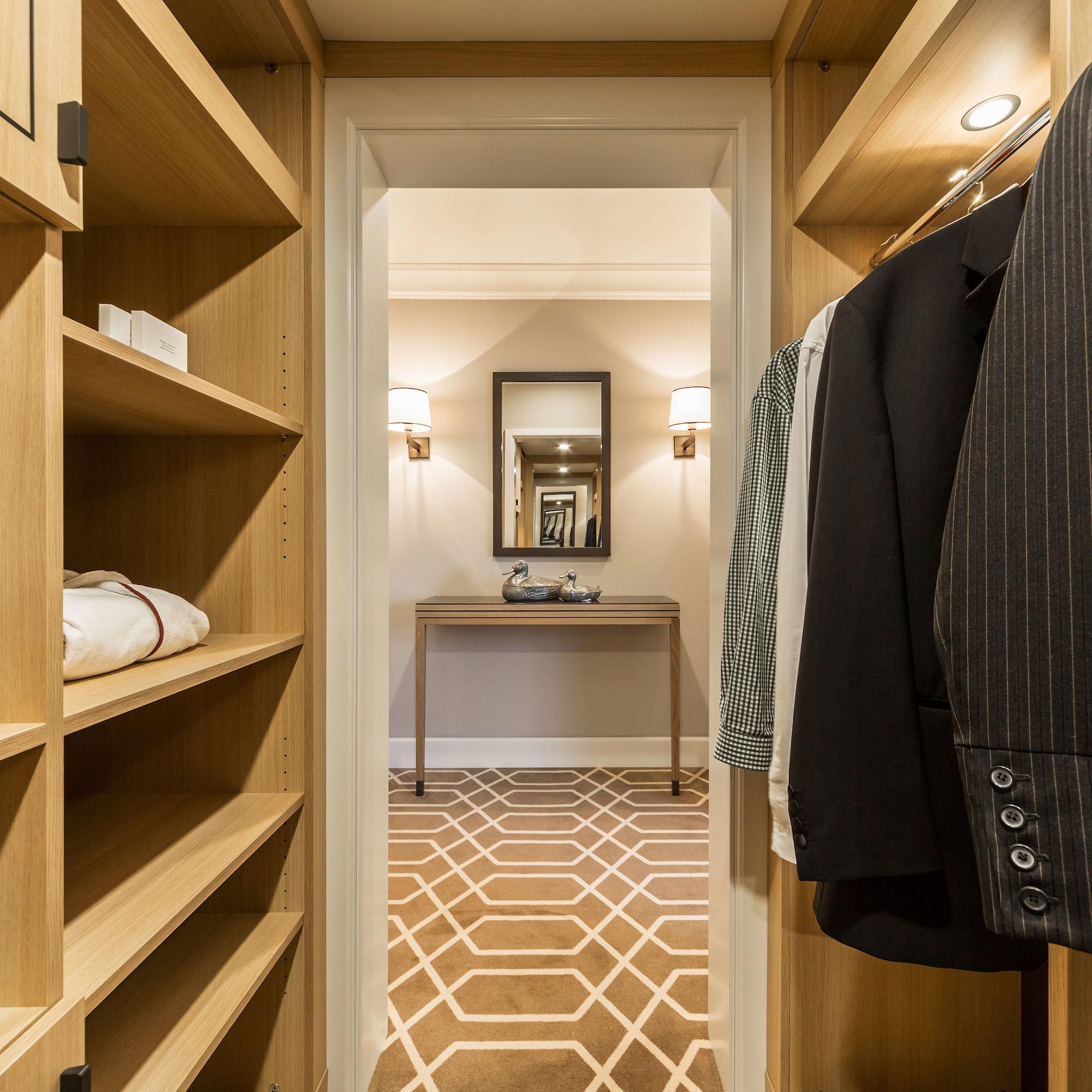 Althoff Hotel Fuerstenhof Celle Zewnętrze zdjęcie A walk-in closet