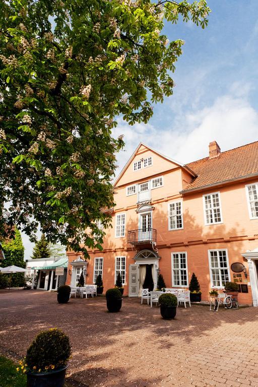 Althoff Hotel Fuerstenhof Celle Zewnętrze zdjęcie The former town hall of the village of Eutin